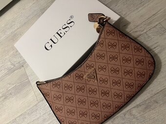 GUESS hnědá kabelka - 9