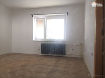 Prodej dvougeneračního RD s garáží a zahradou - 9