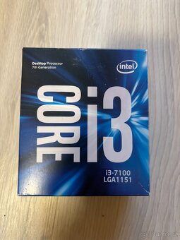 Stolní počítač, monitor a klávesnice - 9