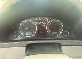 VW Multivan 2.5TDi Highline - 9