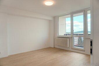 Prodej moderního bytu 3+1 po celkové rekonstrukci - Sedlčany - 9