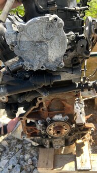 motor CFF 2,0 TDi 103 KW, vadny - 9