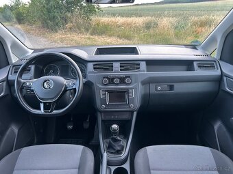 VW Caddy Maxi - 5 míst - top stav - 9
