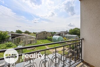 Prodej prostorného řadového domu 4+1 s garáží a zahradou – Č - 9