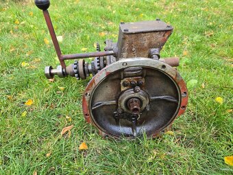 Převodovka z frézky - náhradní díly - 9