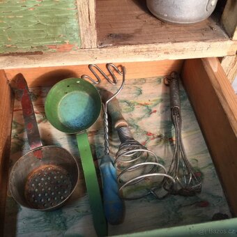 starožitná kredenc pro děti panenky kuchyňka nádobí 1920 - 9