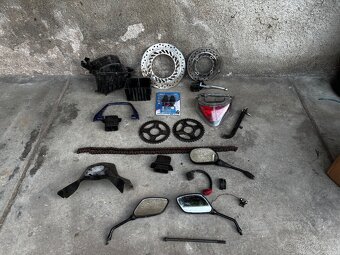 Honda cbr125r díly z motorky - 9