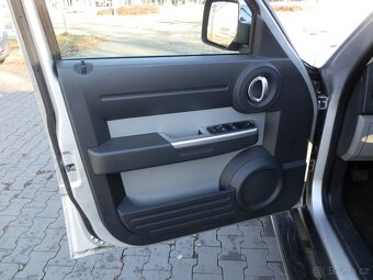 Dodge Nitro 2.8 CRD SXT 4x4 - 9