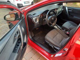 Toyota auris 1,6i 96kw r.v 2014 naj 70t automat - 9