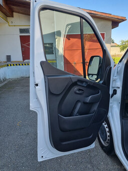 Prodám zánovní Renault Master 7míst - 9