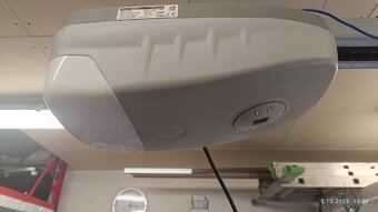 GARÁŽOVÁ VRATA SEKČNÍ S ELEKTROPOHONEM - 9