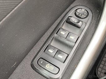Peugeot 308 1.6 VTi , 88 kW benzín, 2010 - 9