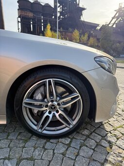 Mercedes-Benz E350d Coupé 4MATIC AMG Line – ČR, TOP - 9
