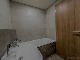 Pronájem 1+kk s balkónem a garáží - 9