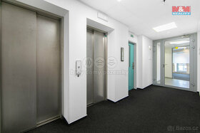 Pronájem kancelářského prostoru s terasou, 433 m², Praha - 9