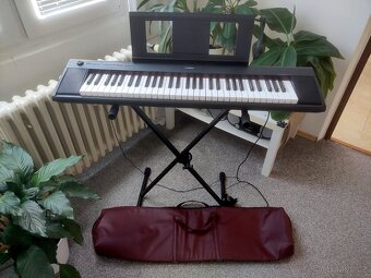 Piano Yamaha Piaggero NP-12 skvělý stav - 9