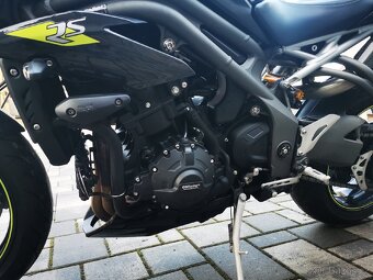 Triumph Speed Triple 1050 RS - 9