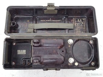 Tesla TP25 - Vojenský bakelitový telefon s induktorem - ČSSR - 9