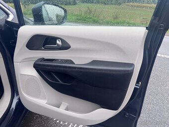 Chrysler Pacifica 3,6 Radar Adaptemp L-Plus Látka 2020 DPH - 9