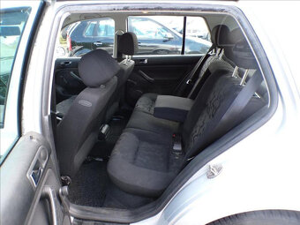 Volkswagen Golf 1,4 i KLIMATIZACE - 9
