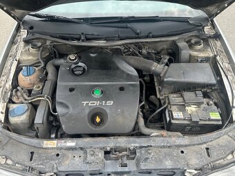 Škoda Octavie 1 1.9 66kw rok:2000 najeto 294 tis, stk 9/25 - 9
