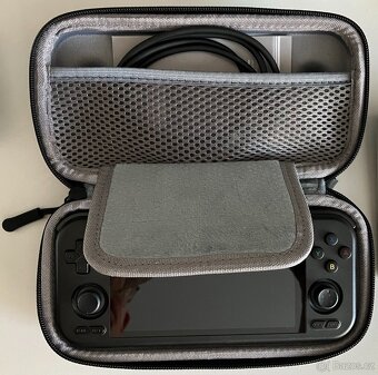Retroid Pocket 4 PRO + 256 GB + dock 7-in-1 + grip - 9