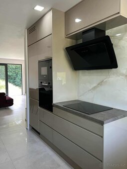 Novostavba 4+kk v přírodě, pozemek 1700m2 - 9