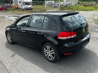 VW Golf VI 1.6MPi, r.2009, klima, STK v ceně - 9