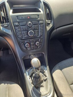 Opel Astra J sports tourer 1,4 kombi - 9