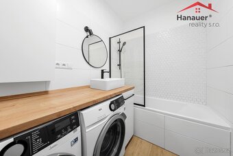 Prodej bytu 2+kk, 58 m2 s velkým balkonem a garážovým stáním - 9