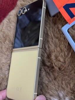 Mobilni telefon samsung galaxy Z flip 6 pekny stav - 9