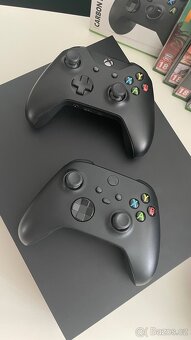 Xbox one X + sluchatka Xbox + hry + druhy ovladač - 9
