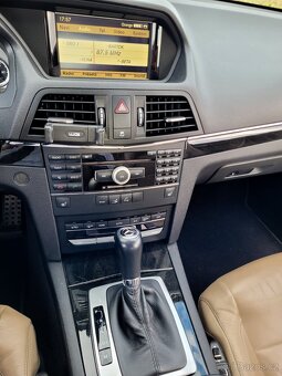 Mercedes Benz E coupe 350 CDI AMG - hnědá kůže - 9
