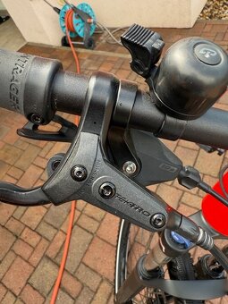 Elektrokolo TREK POWERFLY 4 Radioactive Red/Trek Black - 9