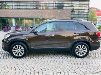 Kia Sorento 2.2CRDi 4x4 MANUÁL KAMERA 7 MÍST VÝHŘEV TAŽNÉ - 9