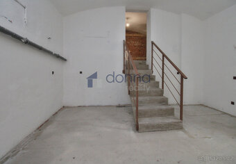 Obchodní prostor, 105m2, -1. podlaží, samostatný vchod, ul. - 9
