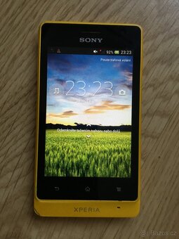 Sony Xperia ST27i – mobilní telefon - 9