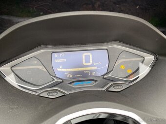 Skútr Honda PCX 125 rv. 2024 JAKO NOVÝ - 9
