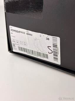 Armani Exchange dámské kožené kozačky černé 38 - 9