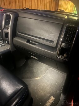 Dodge ram 1500 rok 2015 - 9