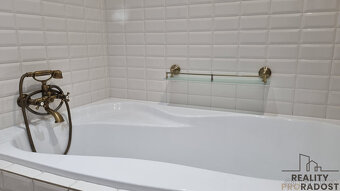 pronájem byt 2+1 s balkonem, sklepem a společným dvorem. - 9