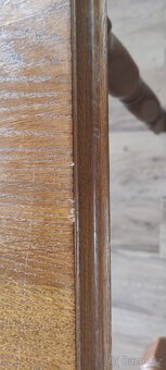 Dřevěný jídelní stůl - 9