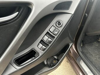 Hyundai Elantra - 9