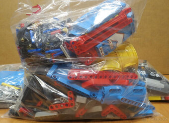 Lego Technic 42070-Terénní odtahový vůz 6x6 - 9