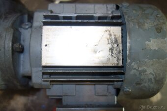 Elektromotor s převodovkou 53 ot./min - 9