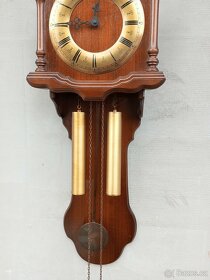 Staré dřevěné zdobené nástěnné závažové mechanické hodiny - 9