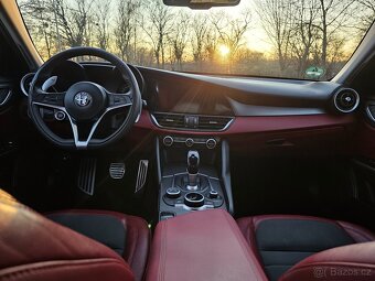 Alfa Romeo Giulia 2.0TB Q2 285HP Pogea / Performance Pack - 9