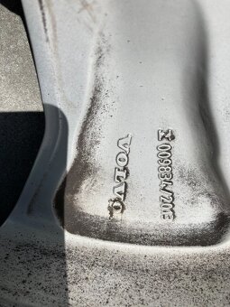Zimní komplety originál Volvo 18 palců - 9
