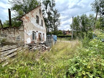 Zbořeniště domu - stavební parcela 3 km od města Červený Kos - 9
