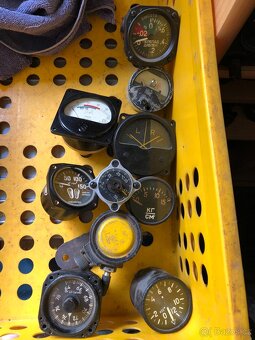 Letecke, vrtulnikove, a tankove pristroje, manualy - 9